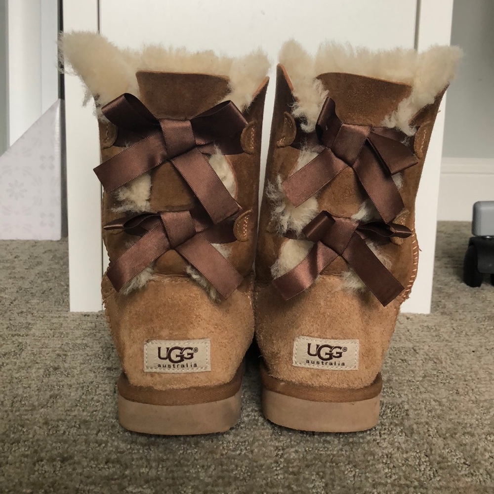 Chestnut Bailey Bow UGGS